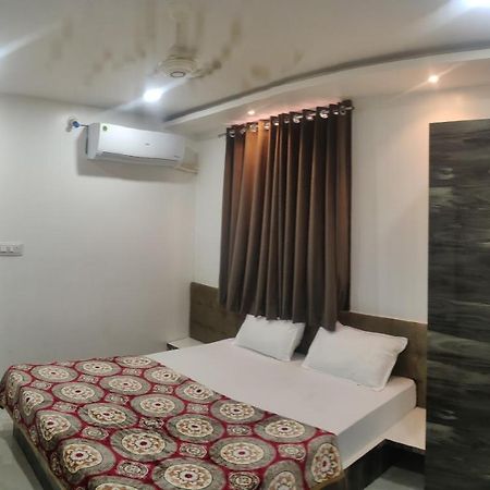 Hotel Rb Palace Indore Eksteriør billede